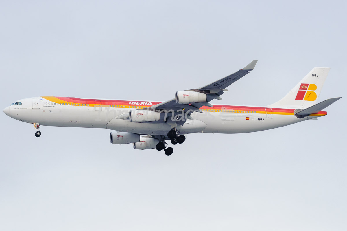 Airbus A340-313X tail number EC-HGV (cn 329) on final for JFK RW